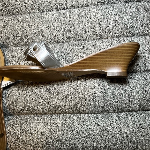 Steve madden heeled sandal size 6.5. Silver coloured. - Picture 3 of 3